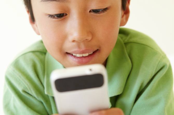The best age to give your child a smart phone, according to Bill Gates