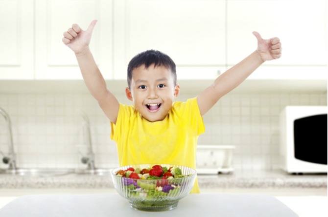 bad habits, diet, food, eat, salad, vegetables, child, boy, eat, healthy